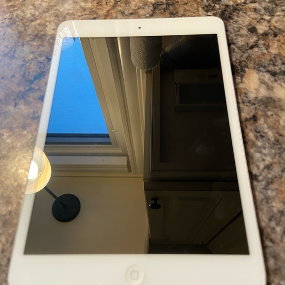 1st generation iPad mini 16 GB - Picture 3 of 8